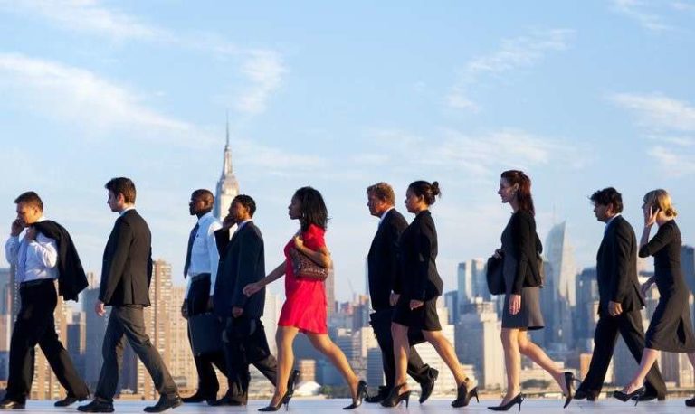 Students of the Best ESL Lessons for Hispanics walking past a New York skyline